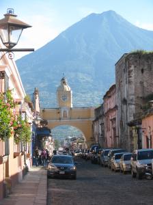 El Arco The Archway-an old, beautiful landmark in Antigua
